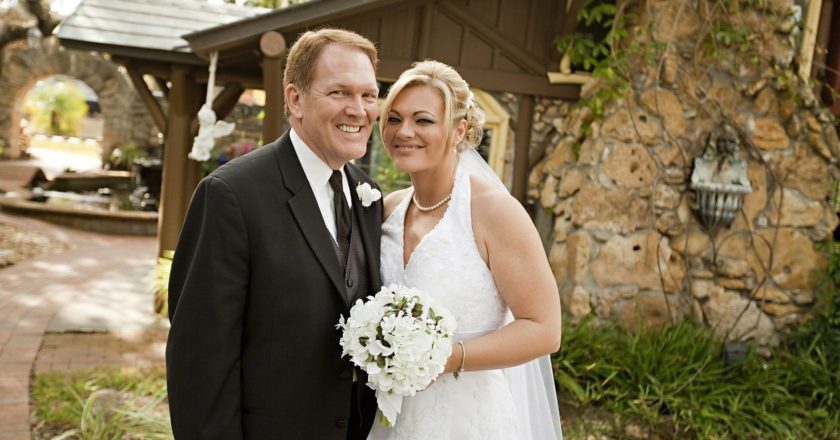 Que doit porter le père de la mariée au mariage de sa fille ?