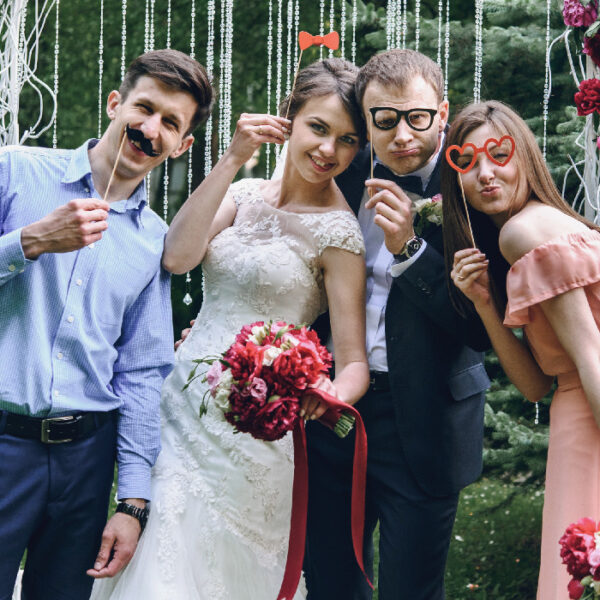 Location de photobooth pour votre mariage : des idées pour bien s’amuser