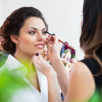 Maquillage de mariage bohème chic : les indispensables à avoir dans sa trousse