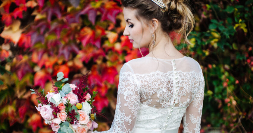 Les tendances de coiffure de mariage : cheveux longs à adopter en 2025