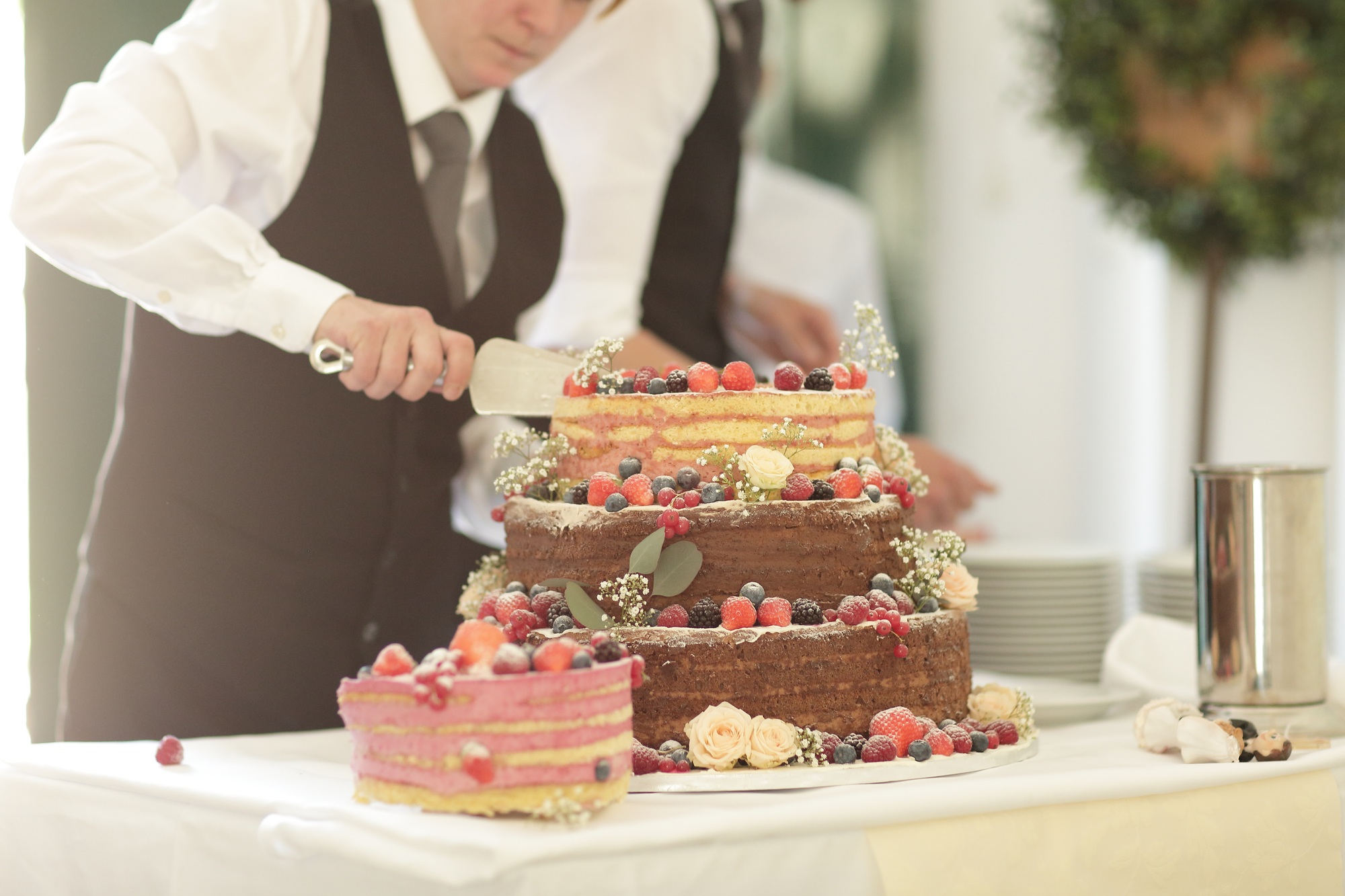 Cutting wedding cake