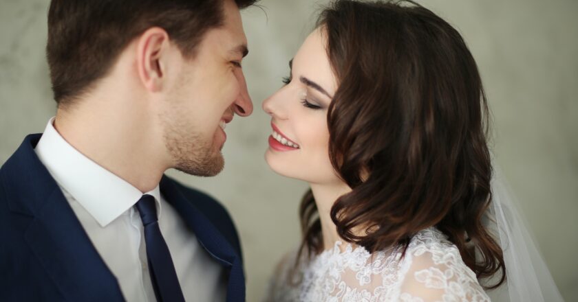 Coiffure de mariage sur cheveux courts et fins : astuces pour sublimer votre look