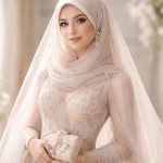 Tenue pour femme voilée pour un mariage : accessoires pour une touche finale parfaite
